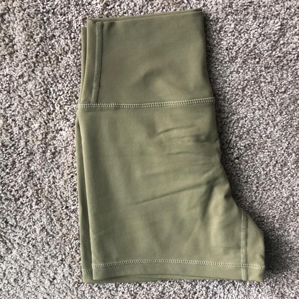 TYC heart booty shorts